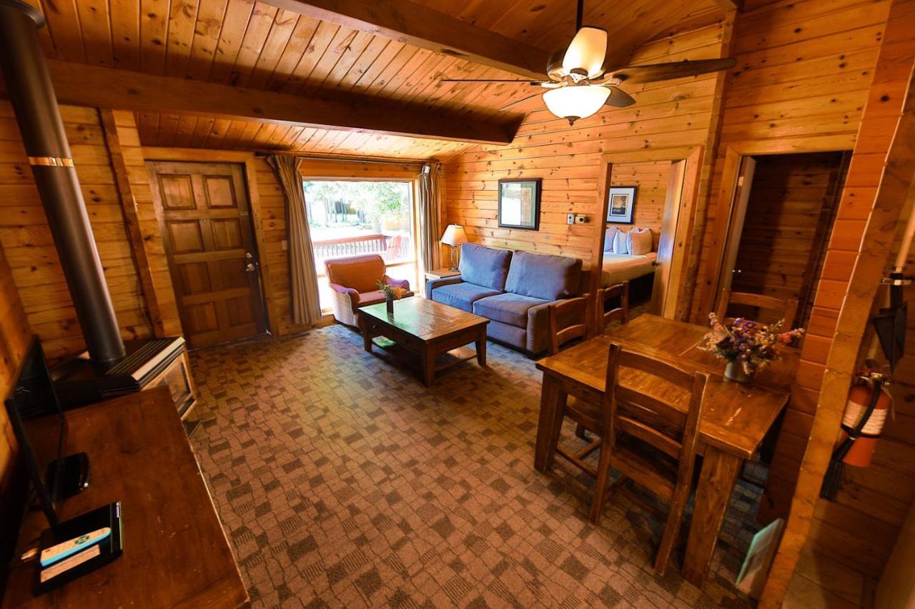 Castle Mountain Chalets Ngoại thất bức ảnh