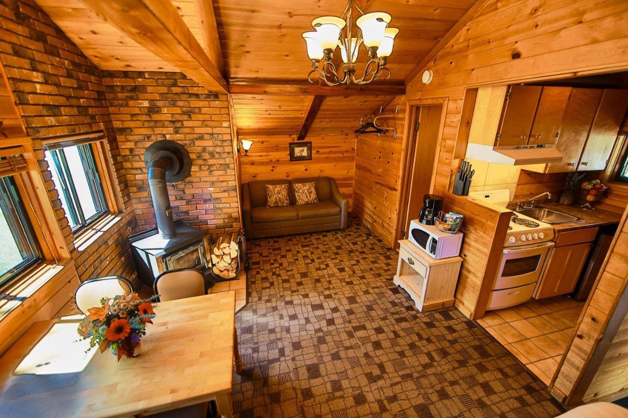 Castle Mountain Chalets Ngoại thất bức ảnh