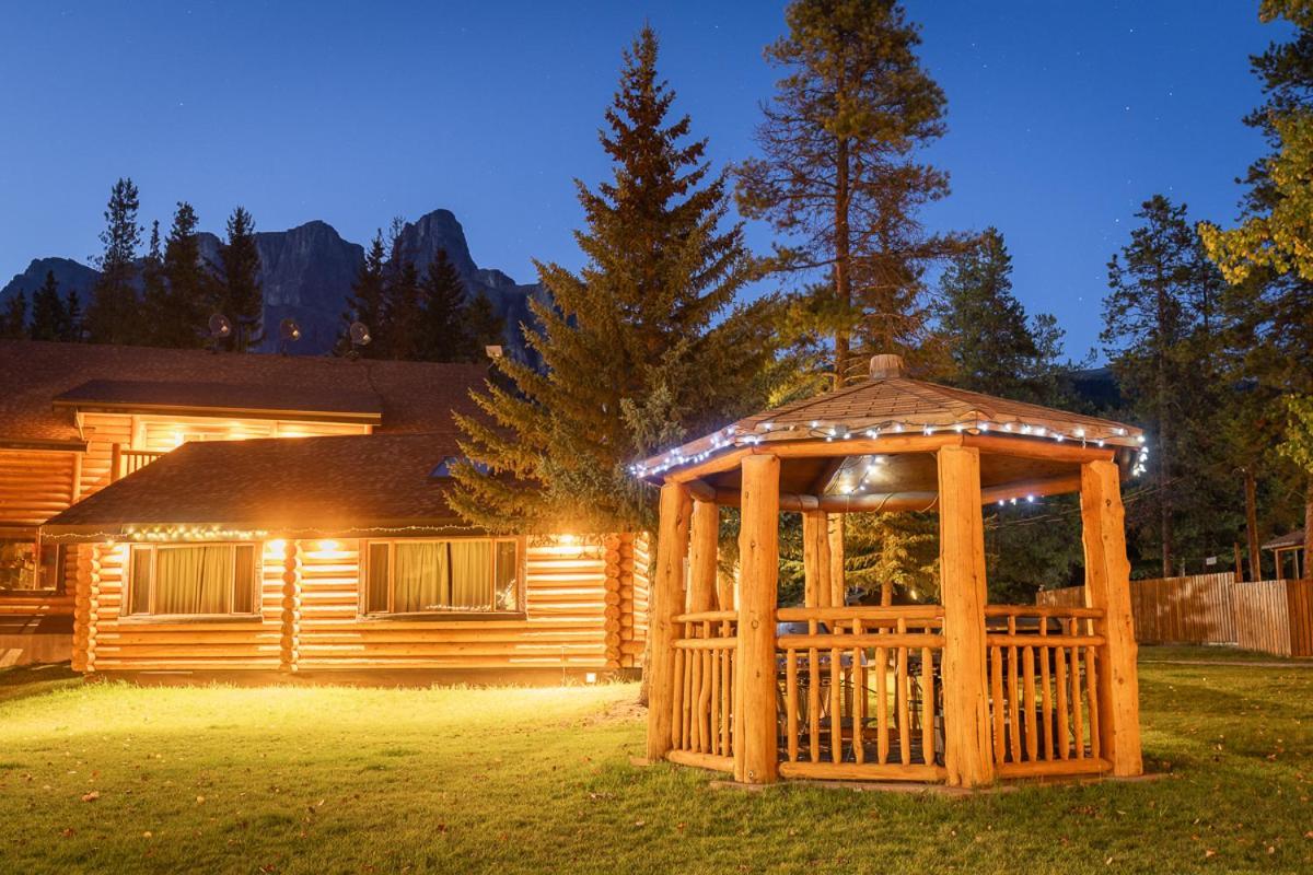 Castle Mountain Chalets Ngoại thất bức ảnh