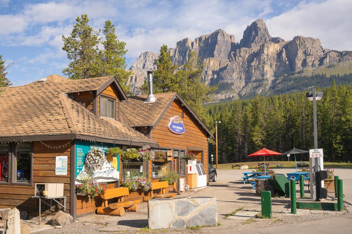 Castle Mountain Chalets Ngoại thất bức ảnh