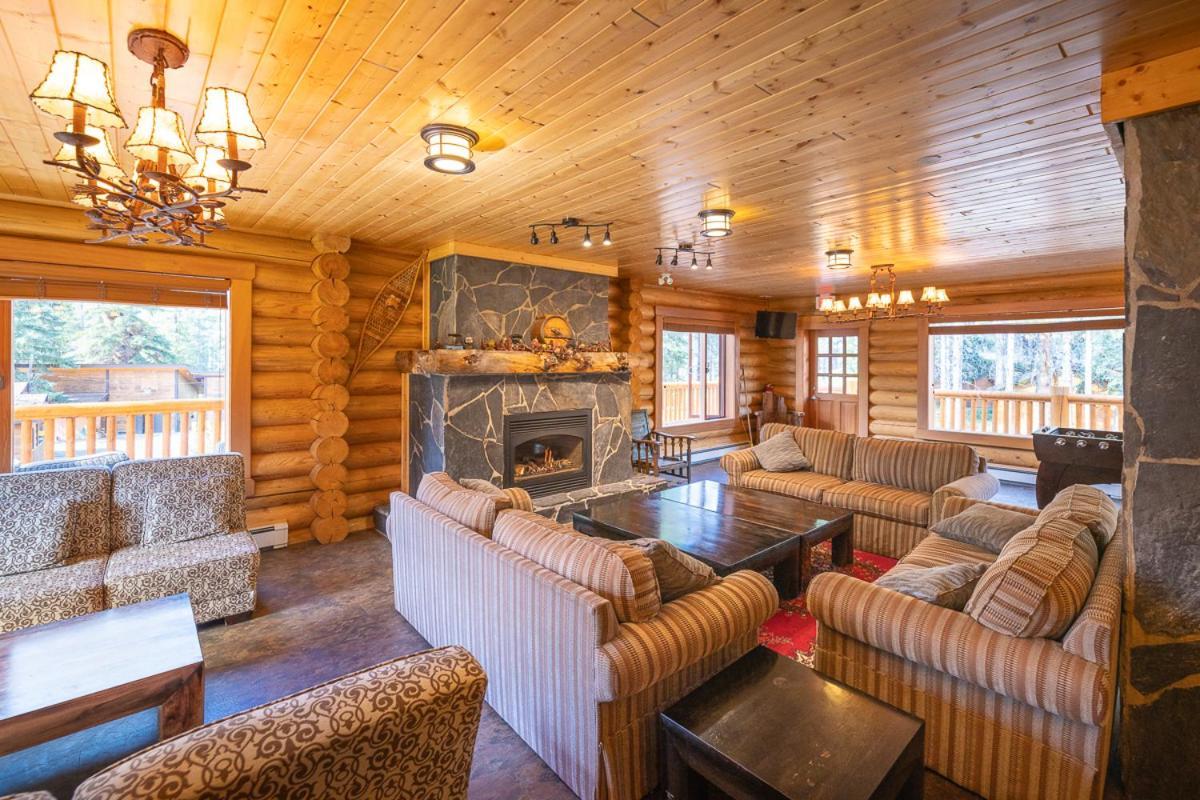 Castle Mountain Chalets Ngoại thất bức ảnh