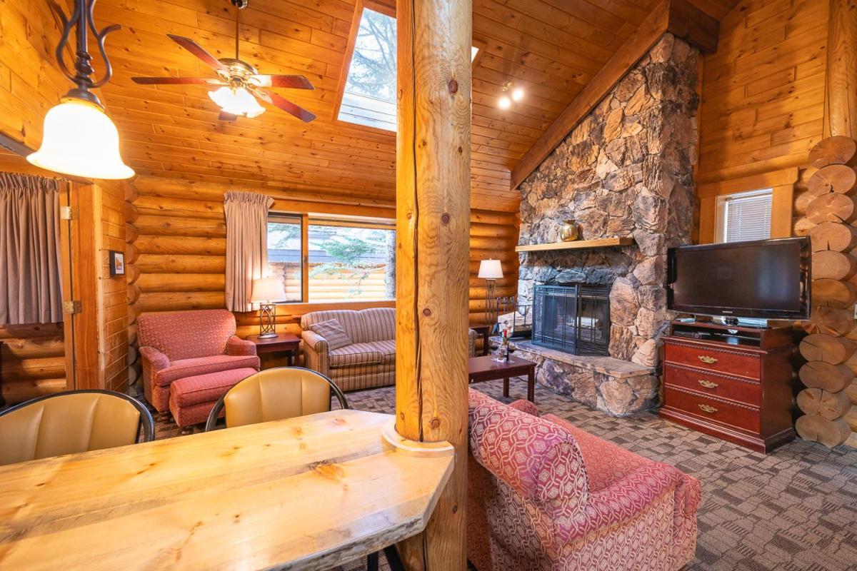 Castle Mountain Chalets Ngoại thất bức ảnh