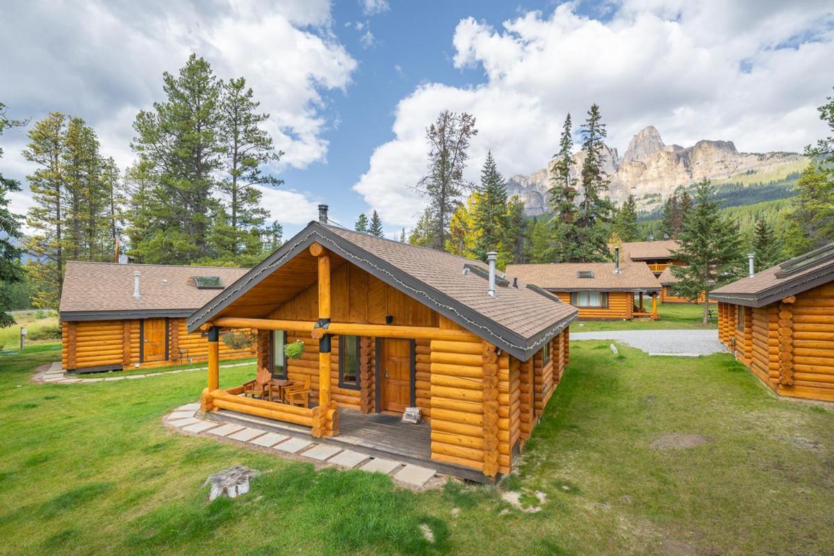 Castle Mountain Chalets Ngoại thất bức ảnh