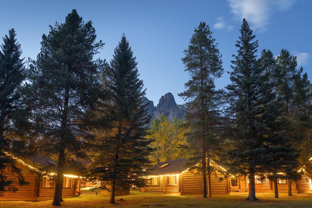 Castle Mountain Chalets Ngoại thất bức ảnh