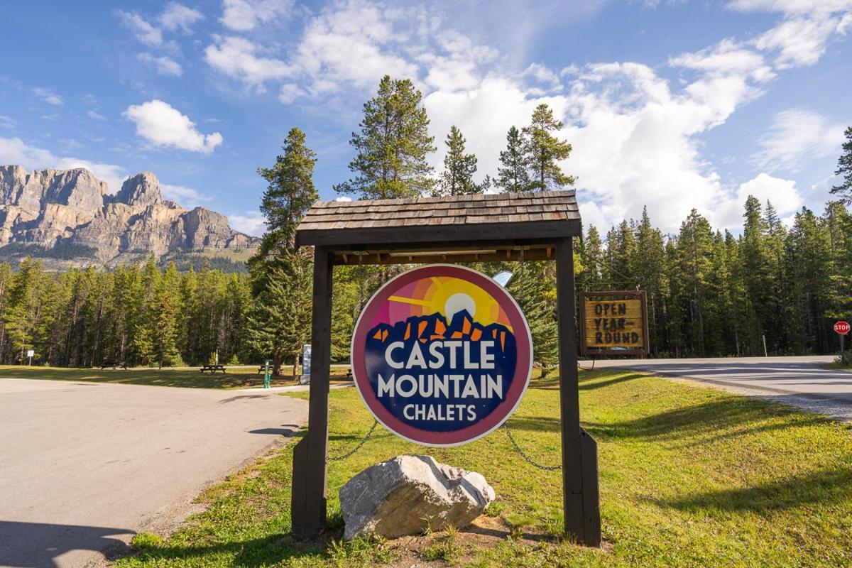Castle Mountain Chalets Ngoại thất bức ảnh