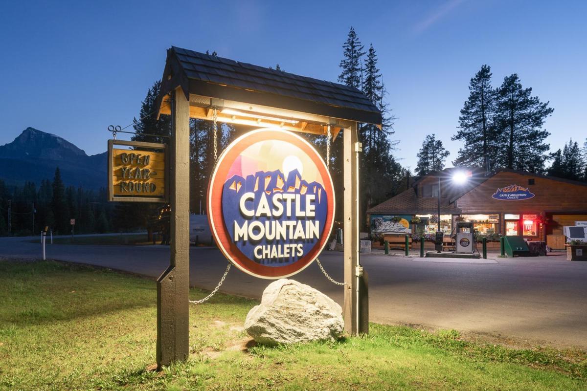 Castle Mountain Chalets Ngoại thất bức ảnh