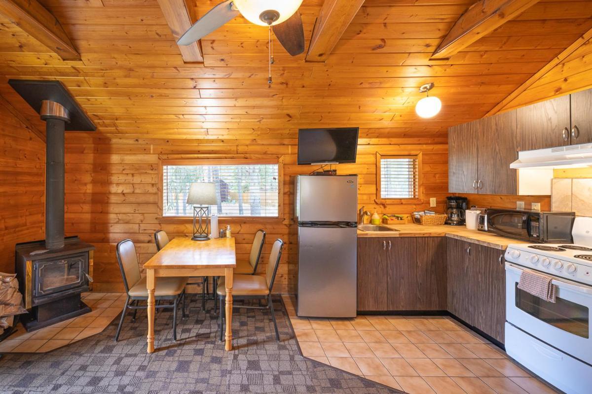 Castle Mountain Chalets Ngoại thất bức ảnh